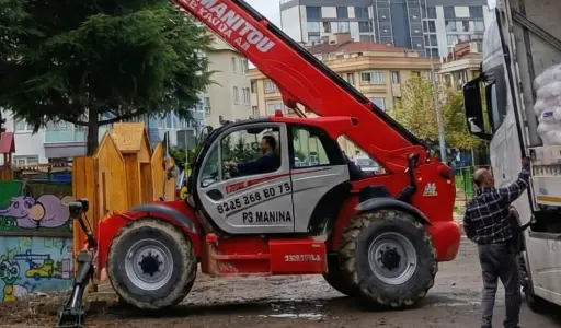Maltepe depo ve lojistikte Manitou telehandler ile yükleme işlemleri
